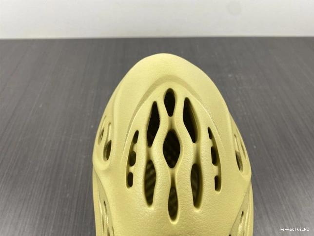 GV6775 Yeezy Foam RNNR Adidas Sulfur 0819